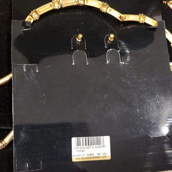 Lot of 4 sets of Vintage Bijoux Terner Pierced Earrings and Necklace Gold Tone - Picture 5 of 6